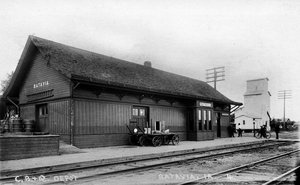 Lemberger, LeAnn, Iowa, history of Iowa, Batavia, IA, Train Stations, train tracks, Iowa History