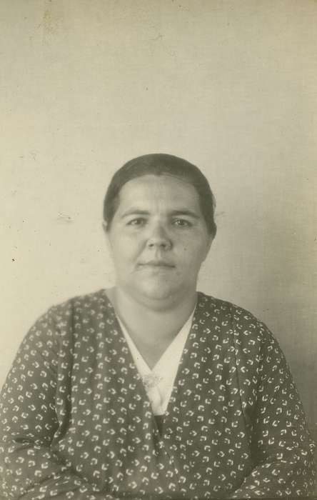 Campopiano Von Klimo, Melinda, history of Iowa, Iowa History, Polk County, IA, Iowa, hairnet, montenegrin, Portraits - Individual