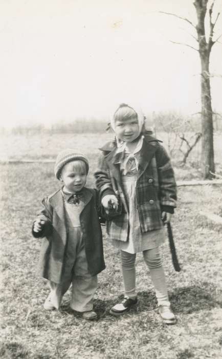 Portraits - Group, yard, kids, coats, history of Iowa, Iowa History, head scarf, Spilman, Jessie Cudworth, Iowa, USA, Children, hat