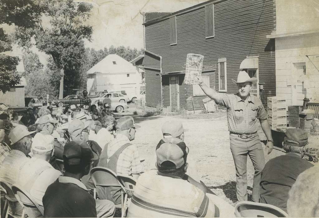 Portraits - Group, history of Iowa, Iowa History, auction, Waverly, IA, crowd, Iowa, Waverly Public Library, Labor and Occupations