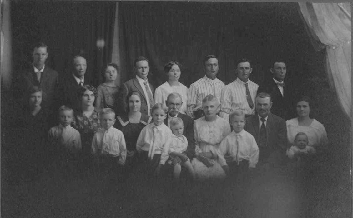 history of Iowa, Haney, Carolyn, Iowa, USA, Families, Children, Iowa History, Portraits - Group