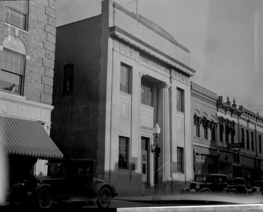 Ottumwa, IA, history of Iowa, Lemberger, LeAnn, Motorized Vehicles, Main Streets & Town Squares, Iowa, Cities and Towns, car, cafe, Iowa History, bank