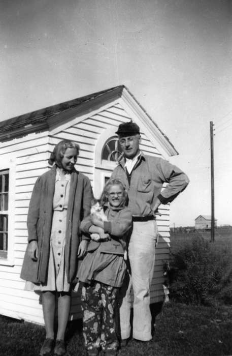 Portraits - Group, cat, Pettit, Gene, history of Iowa, Iowa History, IA, Families, glasses, Iowa, Children