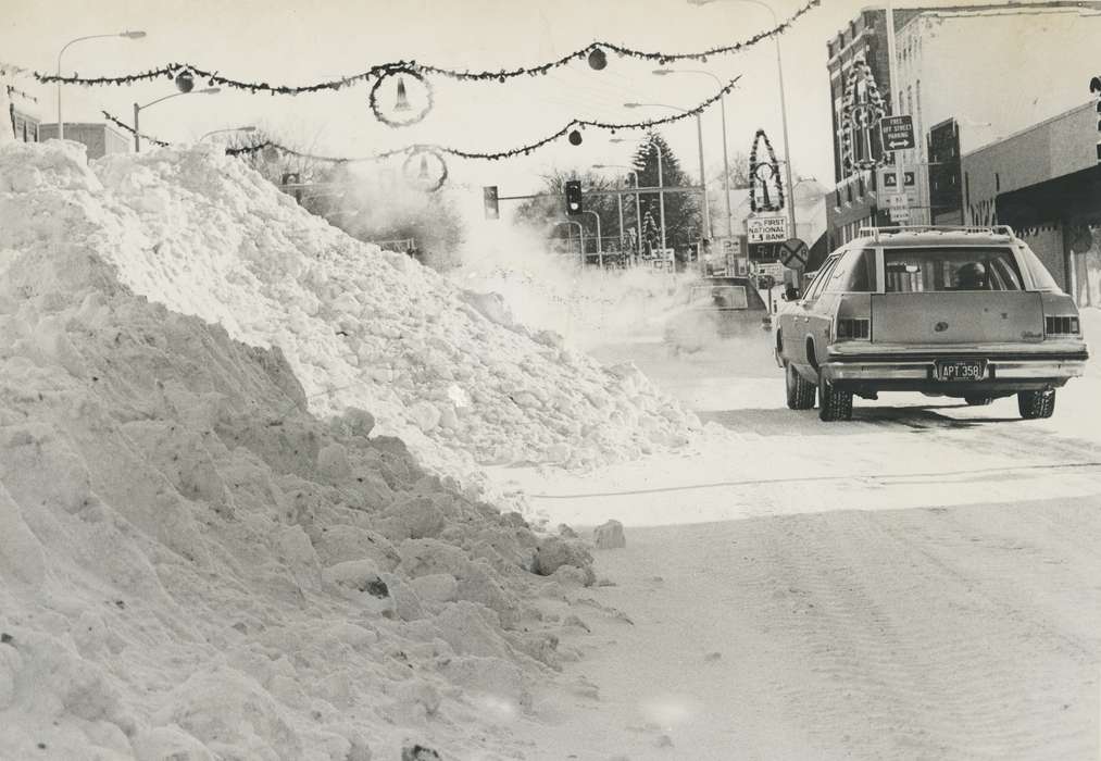 history of Iowa, back of car, Waverly Public Library, Waverly, IA, snow, christmas decorations, Iowa, Winter, Iowa History, snow pile