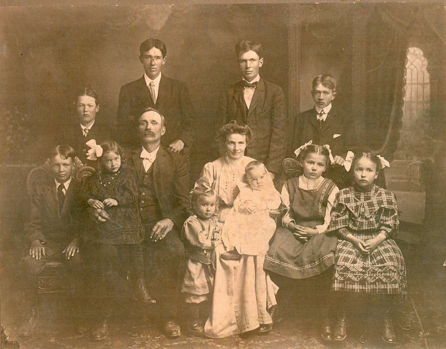 Portraits - Group, Chickasaw County, IA, Iowa History, Iowa, Lang, Mavis, baby, Families, Children, history of Iowa