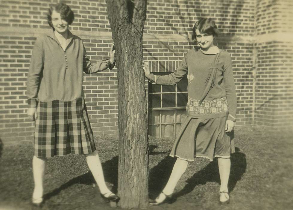 Portraits - Group, hairstyle, dormitory, Cedar Falls, IA, history of Iowa, Iowa History, iowa state teachers college, Iowa, tree, Schools and Education, dress, Wahl, Dawn, university of northern iowa