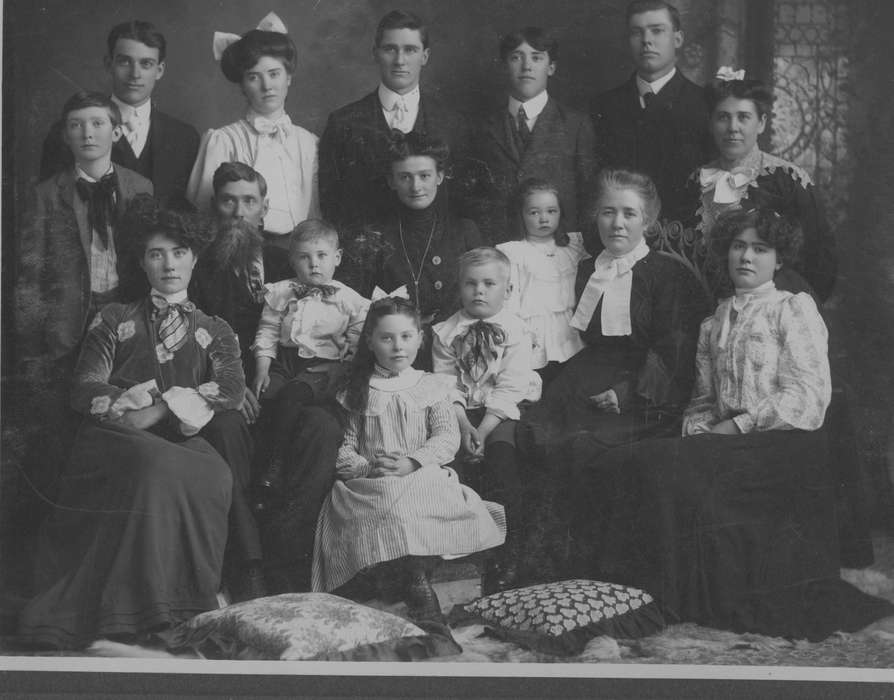 history of Iowa, Haney, Carolyn, Iowa, USA, Families, Children, Iowa History, Portraits - Group, pillow