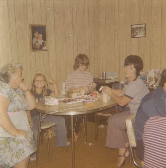 Portraits - Group, history of Iowa, wood paneling, Iowa History, dining room, smile, Brenneman, Brenda, Blairstown, IA, Iowa, hairstyle, Children