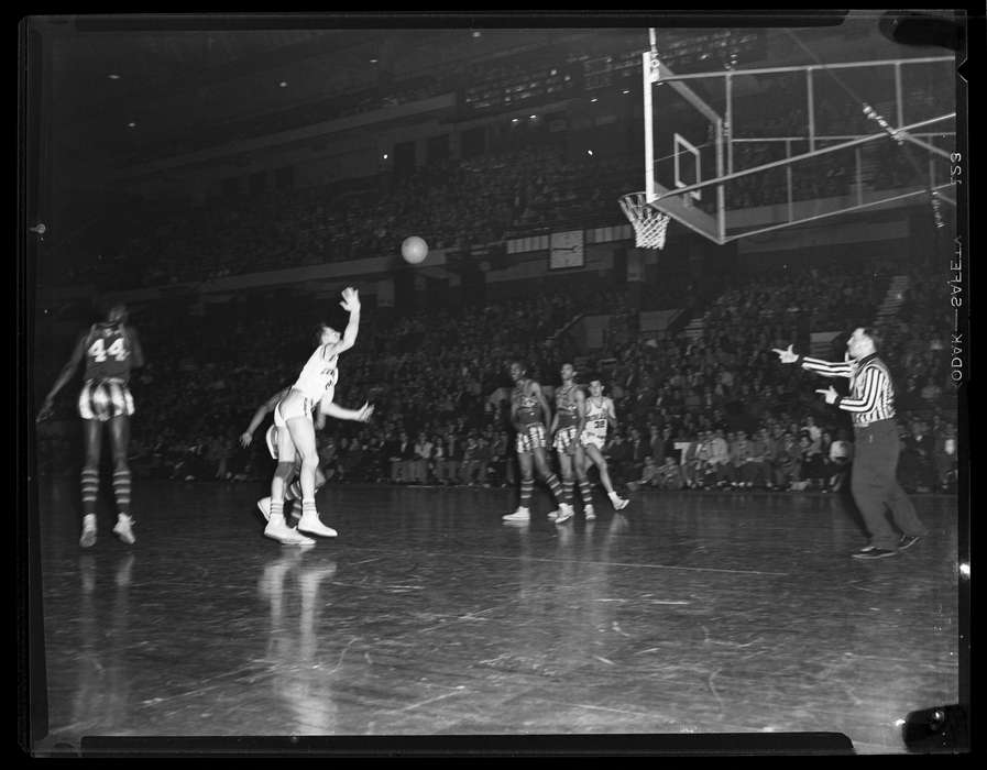 athlete, hoop, Archives & Special Collections, University of Connecticut Libraries, sport, history of Iowa, Iowa History, basketball, audience, Storrs, CT, Iowa, referee