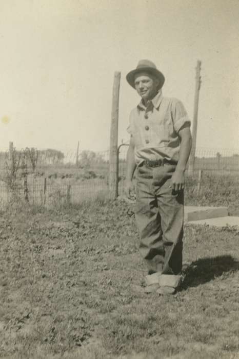 Holderness, Tammy, Iowa History, Iowa, Farms, field, history of Iowa, Portraits - Individual, Riverside, IA, farmer