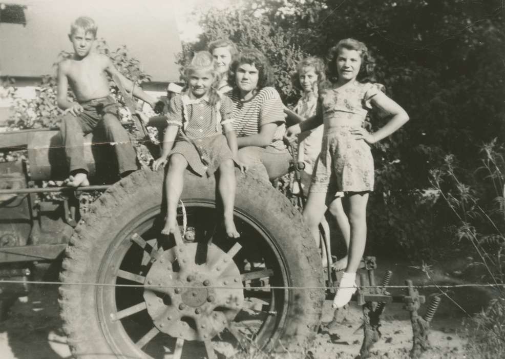 Waterloo, IA, history of Iowa, Farms, Iowa, Mountain, Carole, Children, Iowa History, Portraits - Group, tractor