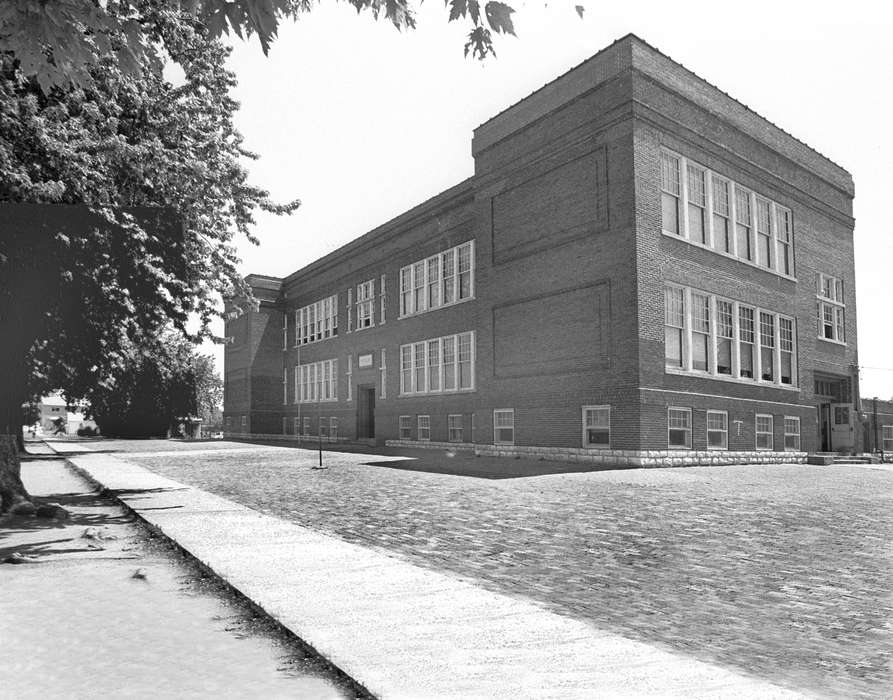 Cities and Towns, Iowa History, Iowa, Schools and Education, school, Lemberger, LeAnn, Ottumwa, IA, sidewalk, snow, history of Iowa