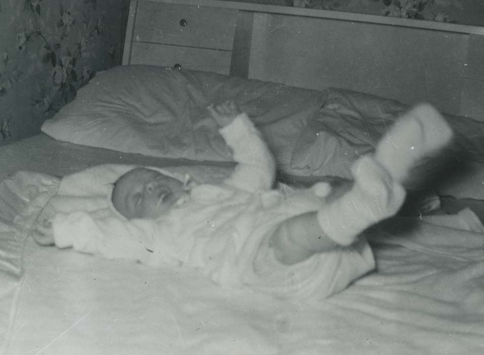 baby, infant, pillow, Iowa History, Children, Iowa, history of Iowa, newborn, bed, Homes, Families, socks, USA, Spilman, Jessie Cudworth