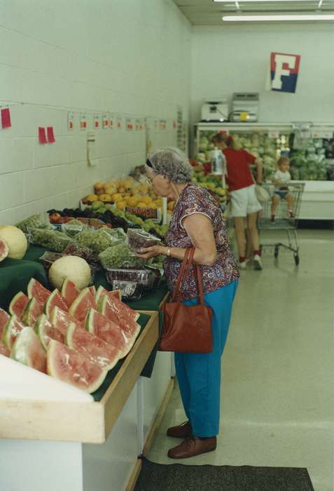 vegetables, grocery store, history of Iowa, Iowa History, fruit, Businesses and Factories, groceries, child, business, Waverly, IA, Iowa, Food and Meals, Children, Waverly Public Library