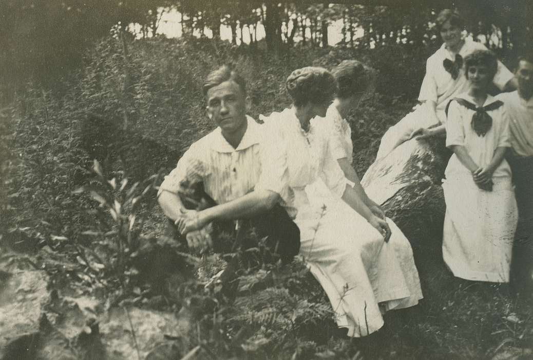 Portraits - Group, Iowa History, LeQuatte, Sue, tree, Iowa, Cedar Heights, IA, Leisure, history of Iowa