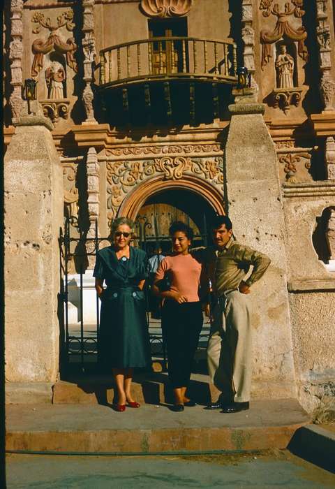 Travel, church, Harken, Nichole, Iowa History, Iowa, history of Iowa, Religious Structures, Portraits - Group, San Cristóbal de las Casas, balcony, People of Color, gate