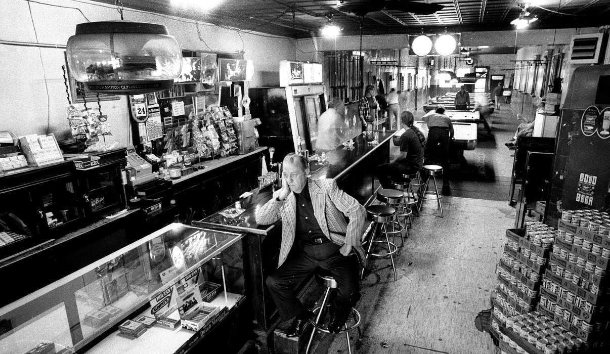 cigar, bar, pool table, Ottumwa, IA, Iowa, store, history of Iowa, counter, sign, Cities and Towns, Businesses and Factories, Lemberger, LeAnn, stool, can, Iowa History