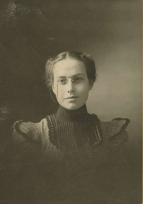 history of Iowa, Iowa History, IA, ruffled collar, glasses, Iowa, King, Tom and Kay, Portraits - Individual