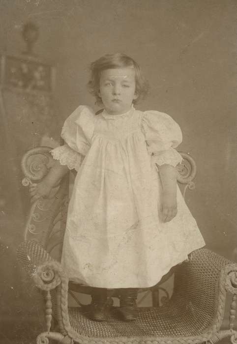 boy, Iowa, child, eyes, Olsson, Ann and Jons, Portraits - Individual, dress, toddler, Oakland, IA, painted backdrop, history of Iowa, cabinet photo, embroidery, Iowa History