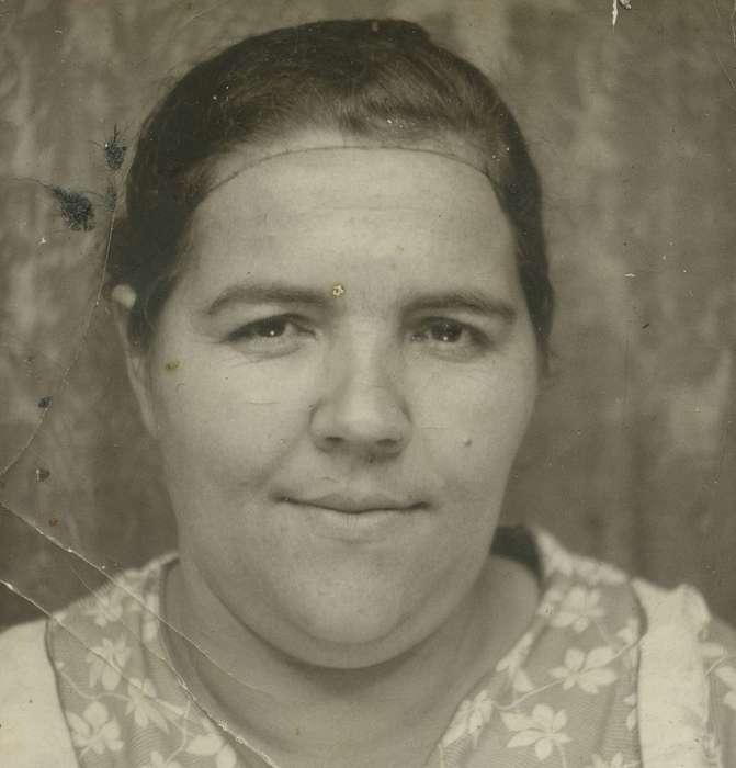 Campopiano Von Klimo, Melinda, history of Iowa, Portraits - Individual, Iowa History, smile, woman, Iowa, hairnet, montenegrin, Des Moines, IA