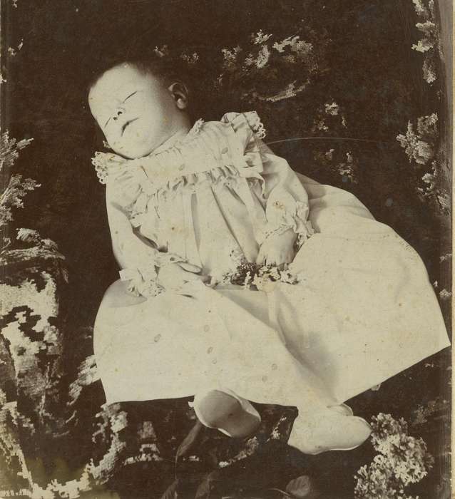 Cemeteries and Funerals, Iowa History, history of Iowa, Clarinda, IA, Iowa, Henderson, Dan, Children, baby