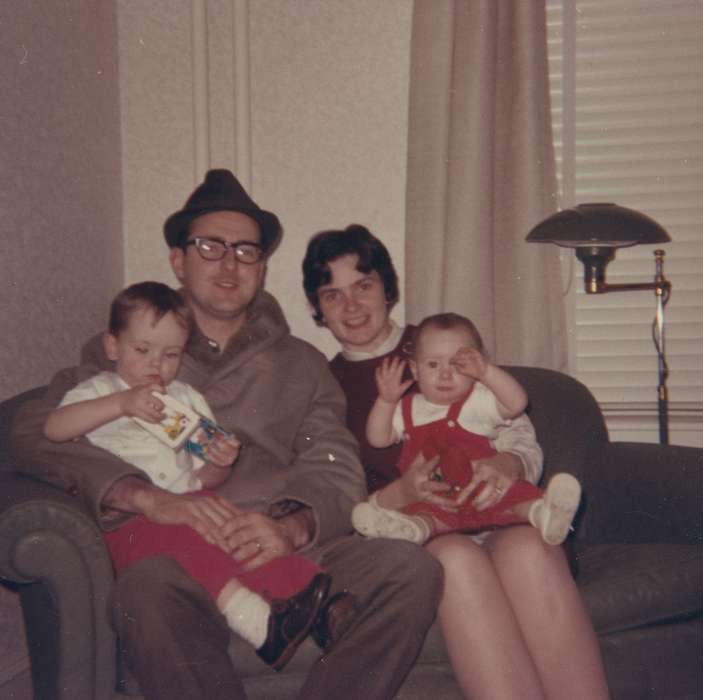Portraits - Group, history of Iowa, Iowa History, Families, Manchester, CT, Iowa, Children, hat, O'Loughlin, Jim