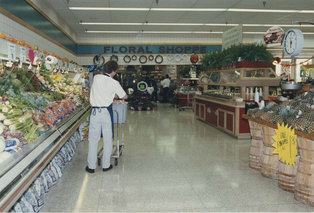 vegetables, grocery store, history of Iowa, Iowa History, groceries, Businesses and Factories, hy-vee, Waverly, IA, Iowa, floral, Food and Meals, Waverly Public Library, Labor and Occupations