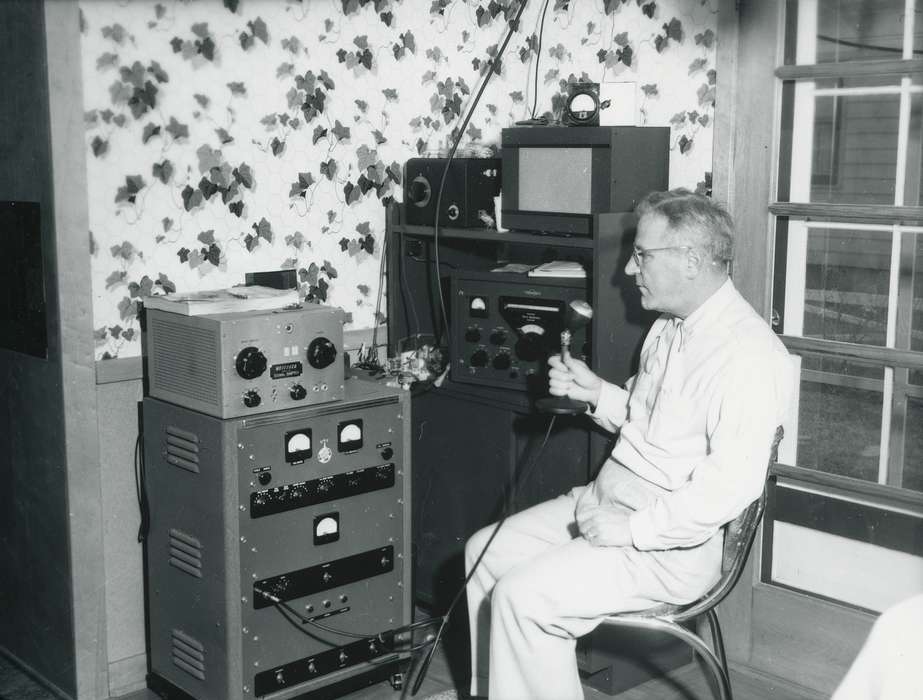 old man, Portraits - Individual, radio, wallpaper, Waverly Public Library, history of Iowa, Iowa, man, Iowa History