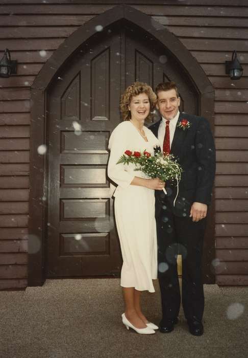 Portraits - Group, Conklin, Beverly, history of Iowa, bouquet, Iowa History, groom, roses, Nashua, IA, little brown church, bride, Iowa, Weddings
