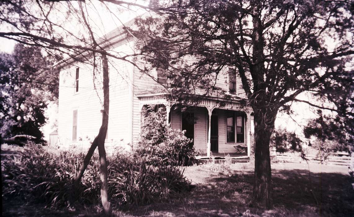Sheffield, IA, front porch, Homes, Iowa History, Bonjour, Amanda, Iowa, history of Iowa
