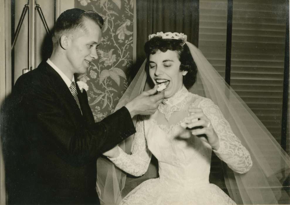 groom, cake, bride, Iowa History, Iowa, history of Iowa, Portraits - Group, Weddings, Food and Meals, Johnson, Mary, Early, IA