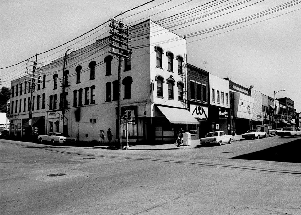telephone pole, history of Iowa, Iowa History, Ottumwa, IA, Lemberger, LeAnn, storefront, Businesses and Factories, car, Iowa, Cities and Towns, restaurant, street