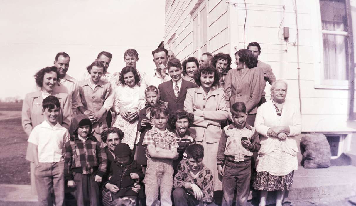 Portraits - Group, history of Iowa, Iowa History, Families, reunion, Rockwell, IA, Iowa, Bonjour, Amanda