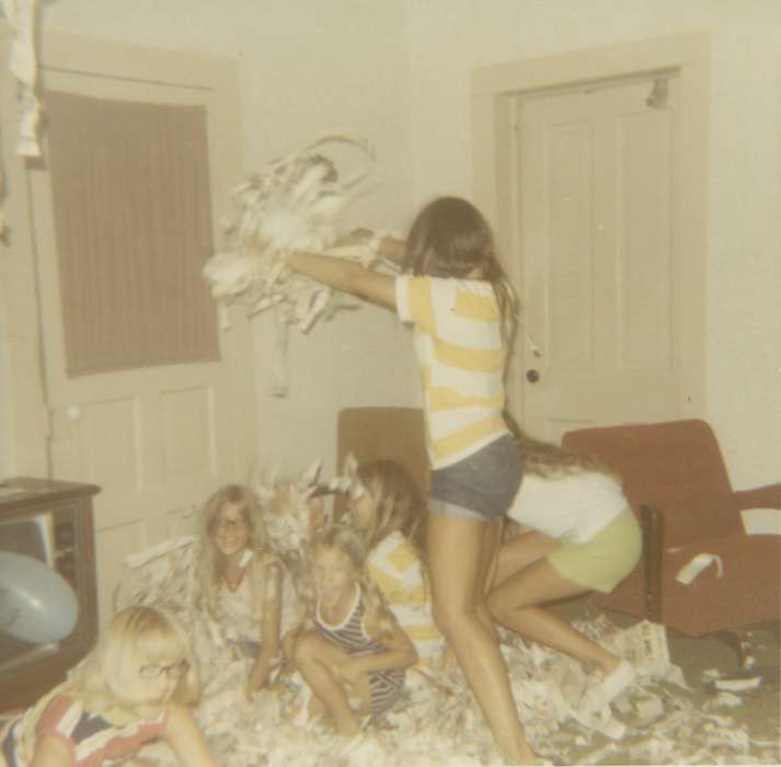 history of Iowa, Iowa History, crafts, Bartlett, Colleen, Eagle Grove, IA, friends, Iowa, living room, party, Homes, Children, Leisure