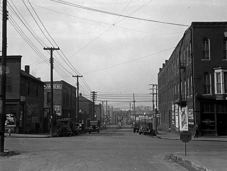 Ottumwa, IA, street, history of Iowa, Lemberger, LeAnn, Motorized Vehicles, Main Streets & Town Squares, Iowa, Cities and Towns, car, sign, Iowa History