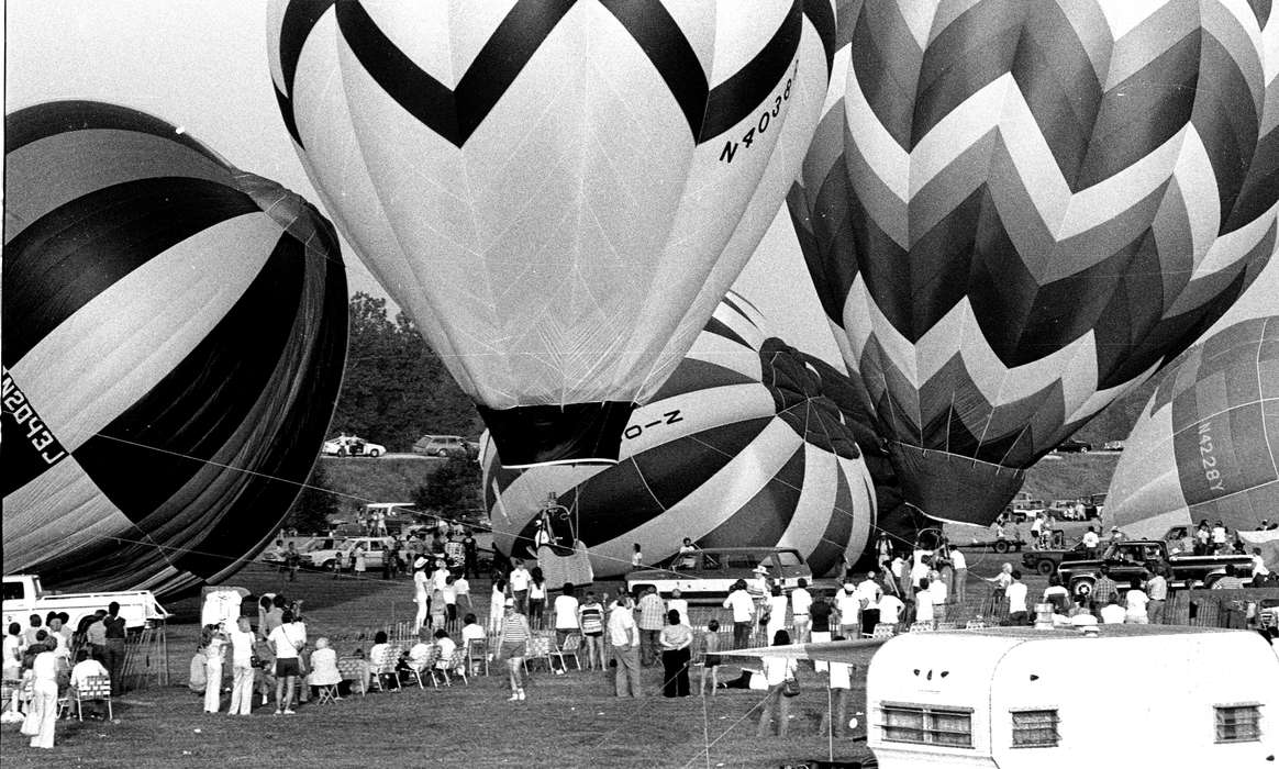 trailer, Iowa History, balloon, Iowa, Motorized Vehicles, crowd, Lemberger, LeAnn, Ottumwa, IA, Entertainment, air balloon, Fairs and Festivals, history of Iowa