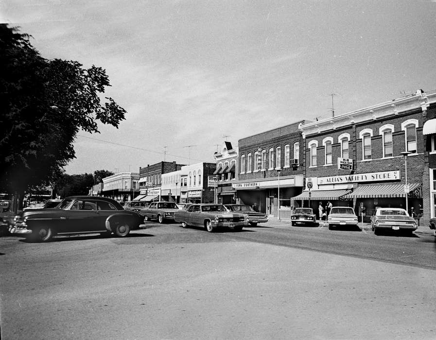 Businesses and Factories, car, Cities and Towns, storefront, Iowa, Motorized Vehicles, Iowa History, parking lot, tv antenna, Lemberger, LeAnn, Ottumwa, IA, store, veranda, history of Iowa