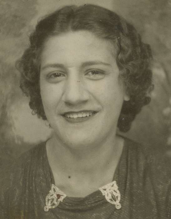 Campopiano Von Klimo, Melinda, history of Iowa, Portraits - Individual, Iowa History, smile, woman, Iowa, montenegrin, Des Moines, IA