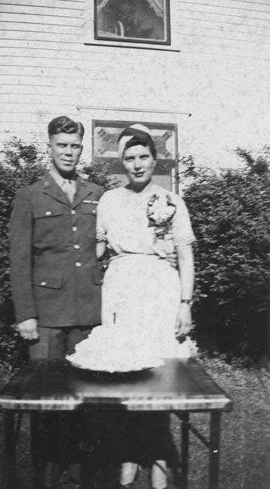 Portraits - Group, Military and Veterans, cake, Iowa History, history of Iowa, Slater, IA, Nervig, Gary, Iowa, Food and Meals