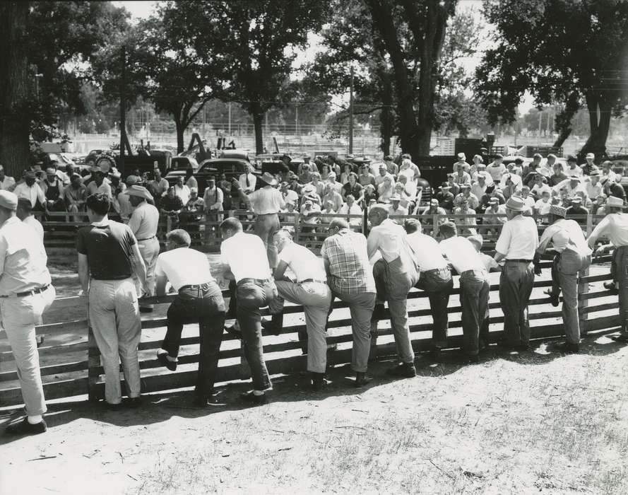 Portraits - Group, history of Iowa, Iowa History, Entertainment, crowd, wooden fence, Fairs and Festivals, Iowa, Farms, Waverly Public Library, corral