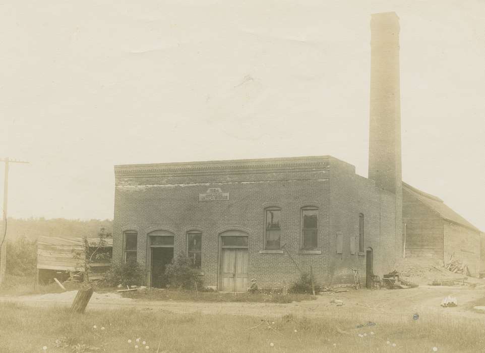 Iowa, Businesses and Factories, Anamosa, IA, bicycle, Hatcher, Cecilia, history of Iowa, smokestack, Iowa History