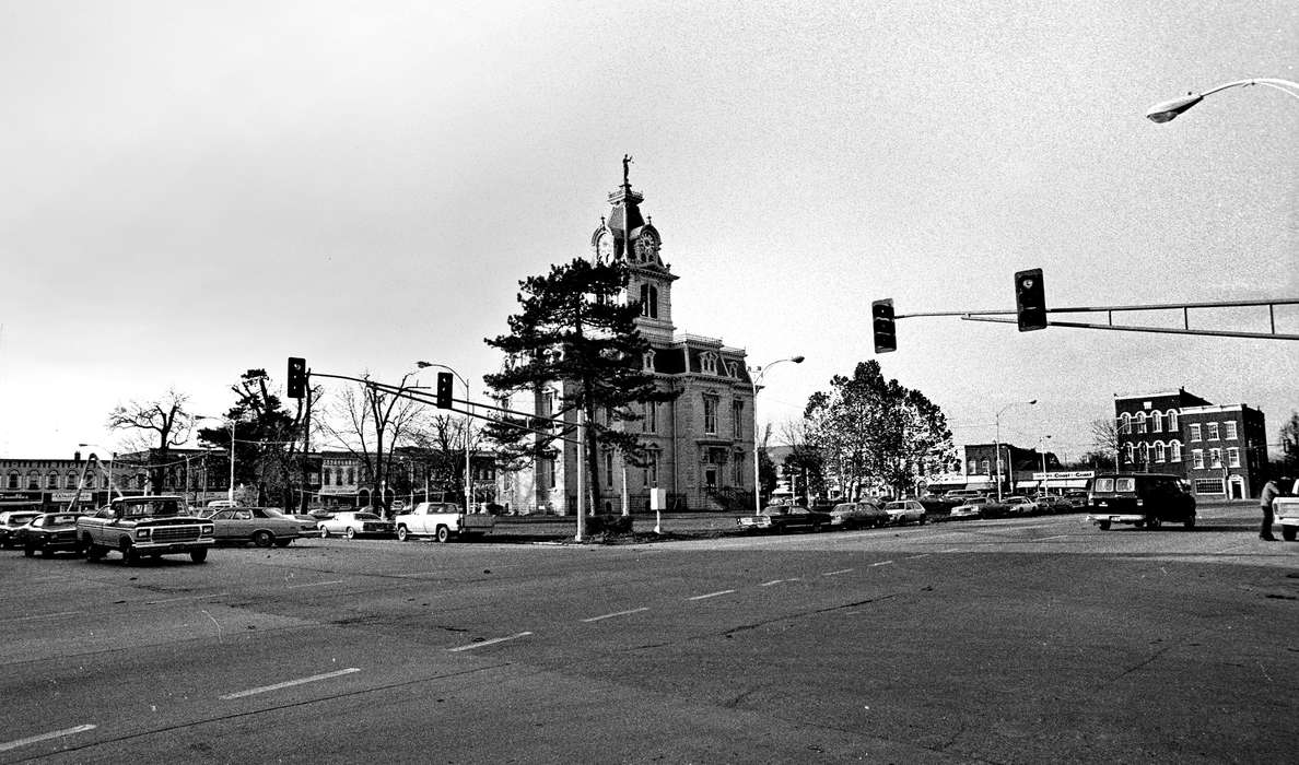 Businesses and Factories, street light, main street, Cities and Towns, car, Iowa, Motorized Vehicles, Iowa History, Lemberger, LeAnn, courthouse, Main Streets & Town Squares, Bloomfield, IA, history of Iowa