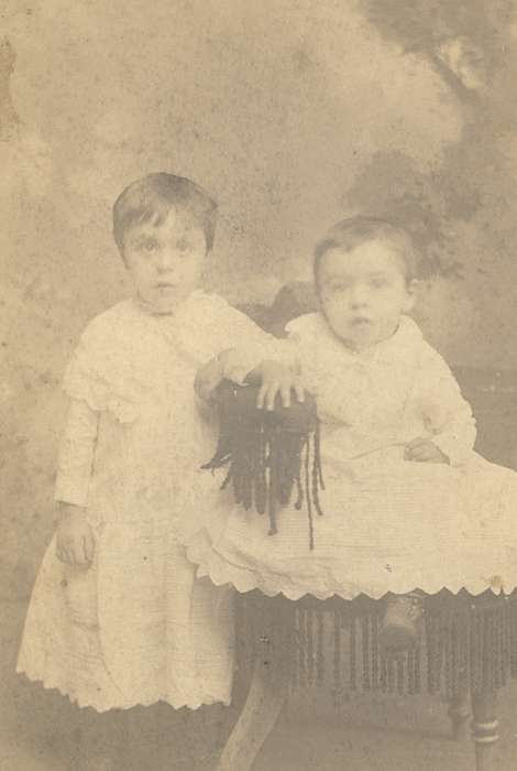 siblings, Waterloo, IA, Children, painted backdrop, Families, Olsson, Ann and Jons, history of Iowa, Iowa, children, Iowa History, carte de visite, Portraits - Group