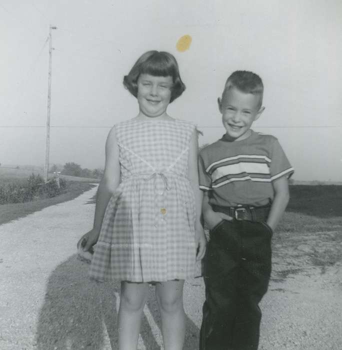 Portraits - Group, Kime, Irma, history of Iowa, Iowa History, Families, Iowa, Fayette, IA, dress, Children