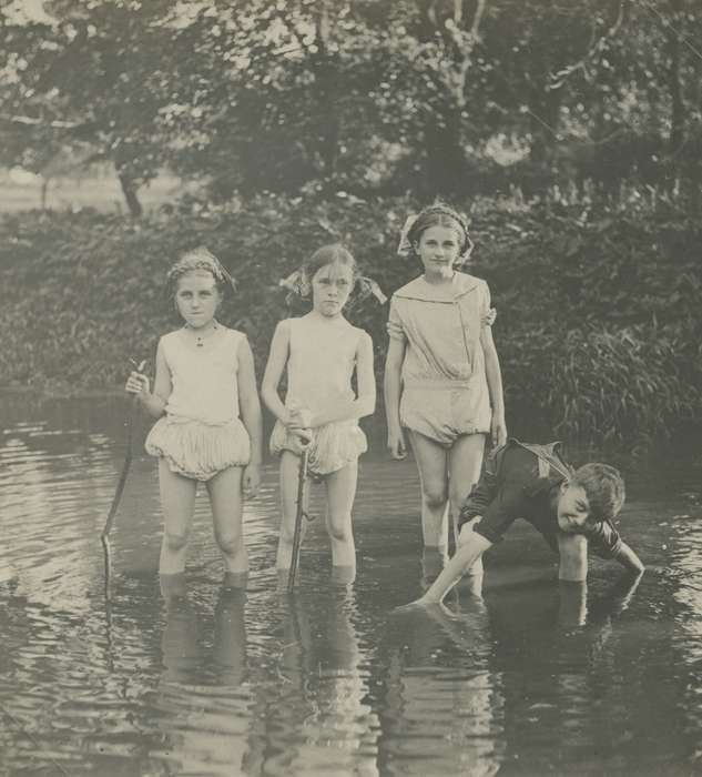 Portraits - Group, Waterloo, IA, Iowa History, river, Lakes, Rivers, and Streams, history of Iowa, siblings, Iowa, Cook, Mavis, Children