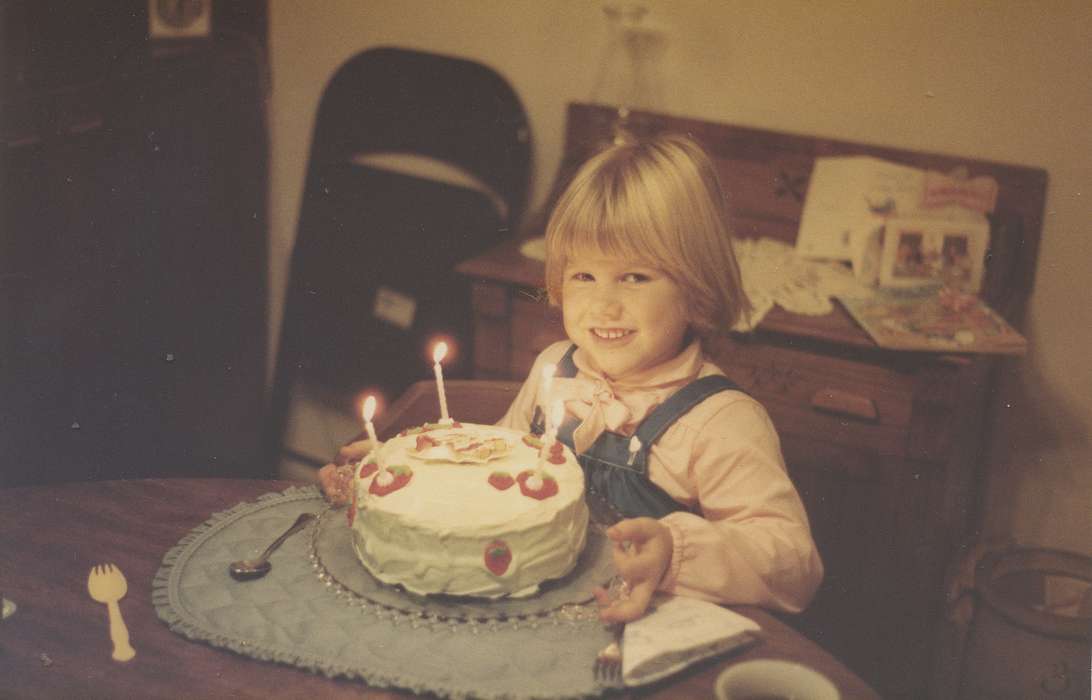 smile, candle, Portraits - Individual, birthday, Reinbeck, IA, Iowa History, cake, Iowa, East, Lindsey, Homes, spoon, Children, history of Iowa