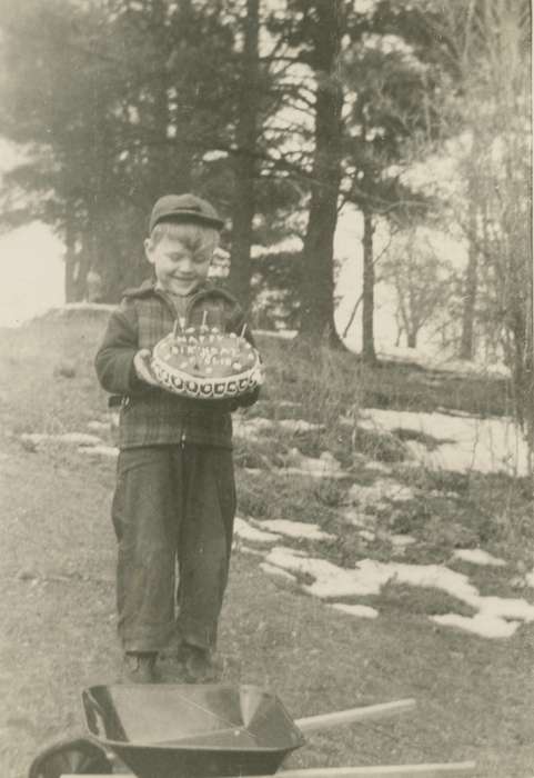 cake, history of Iowa, Iowa History, birthday, Kleppe, Leslie, Iowa, Ossian, IA, Children, Portraits - Individual