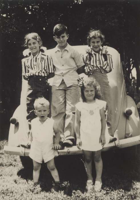 Portraits - Group, Johnson, Mary, history of Iowa, Iowa History, Motorized Vehicles, car, Early, IA, Iowa, Children