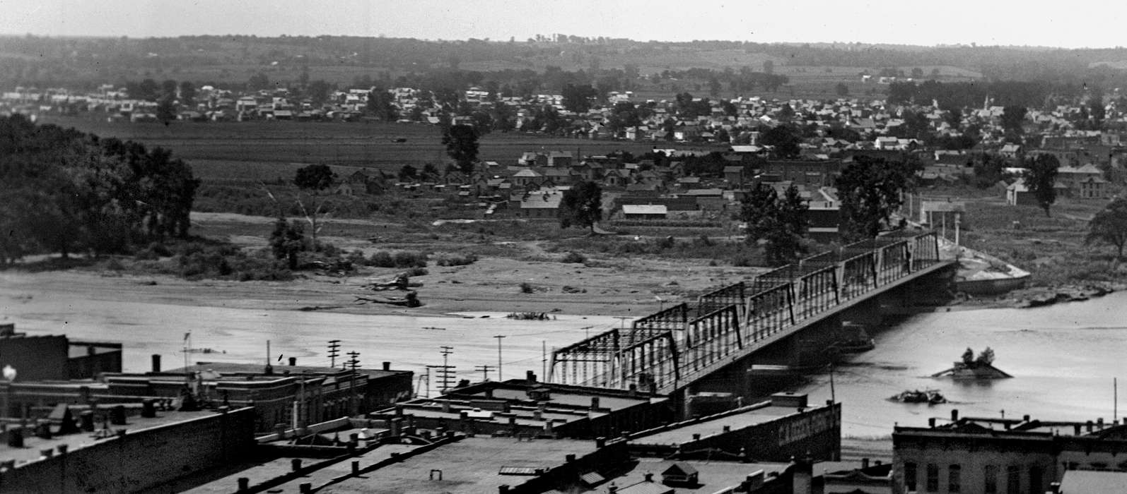 Main Streets & Town Squares, bridge, Iowa History, Ottumwa, IA, history of Iowa, Lemberger, LeAnn, Lakes, Rivers, and Streams, river, Iowa, Cities and Towns