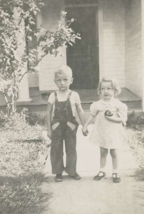 Portraits - Group, history of Iowa, Iowa History, Holderness, Tammy, children, Iowa, Children, toddler, Riverside, IA